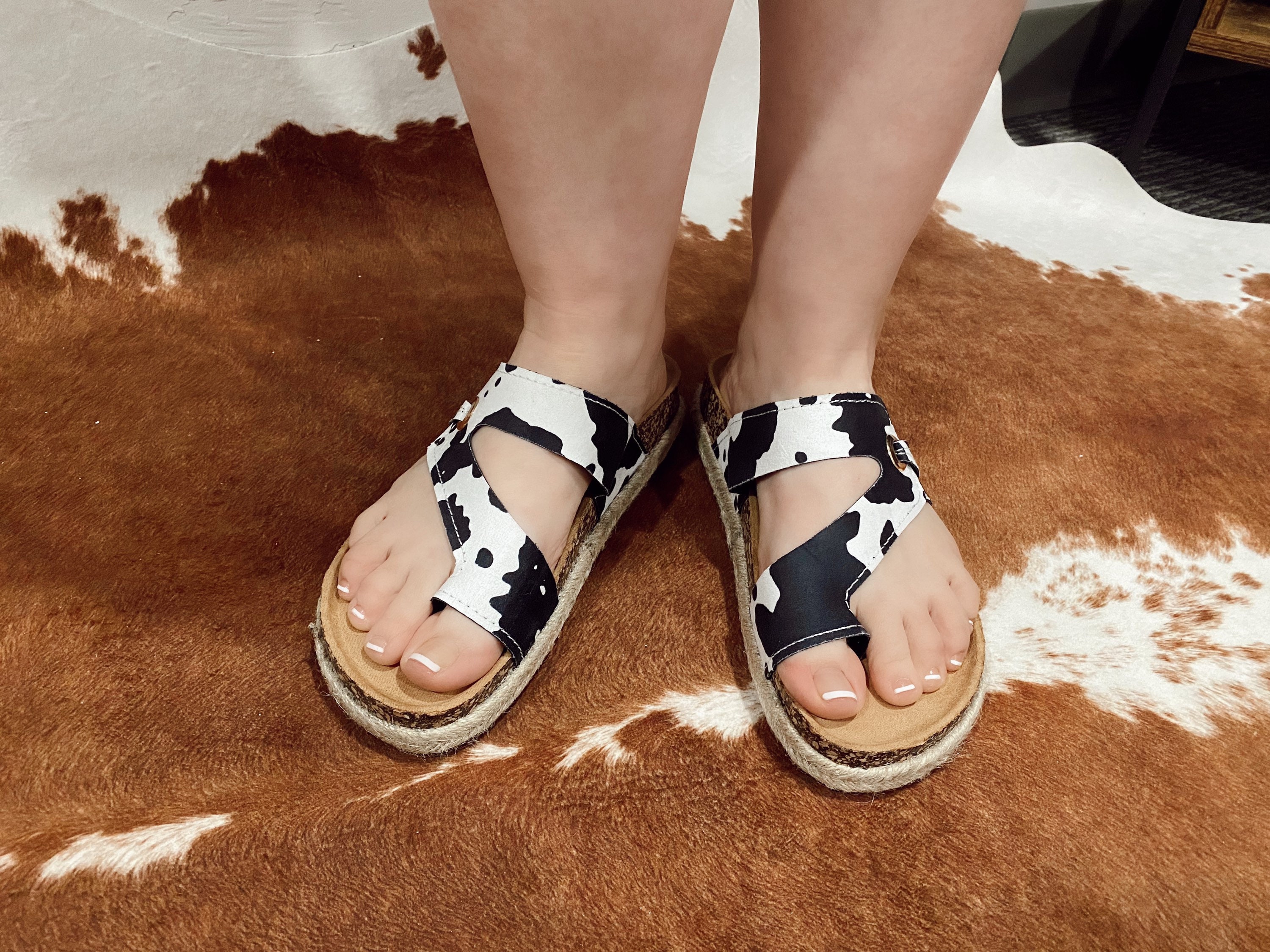 Burberry Black Calf Leather Bos Taurus Flat Sandals