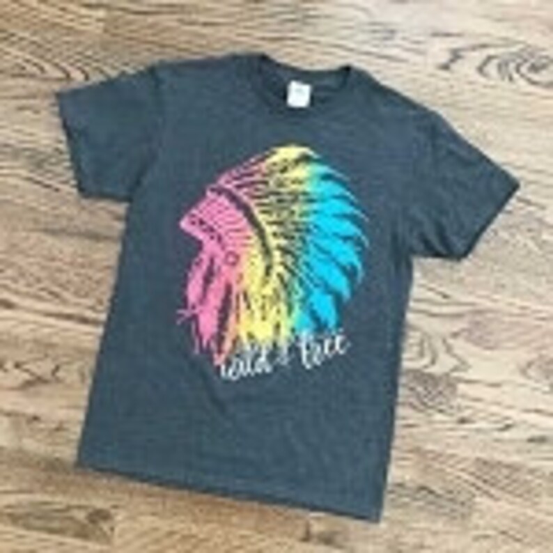 Neon WILD /& FREE Chief T-shirt-Small