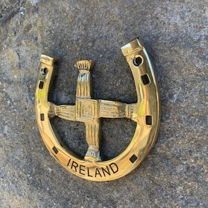 Irish Brass St. Brigid’s Cross Horseshoe | Wall Mounted Celtic Blessing & Good Luck Charm | Solid Brass Wall Decor | Saint Bridget