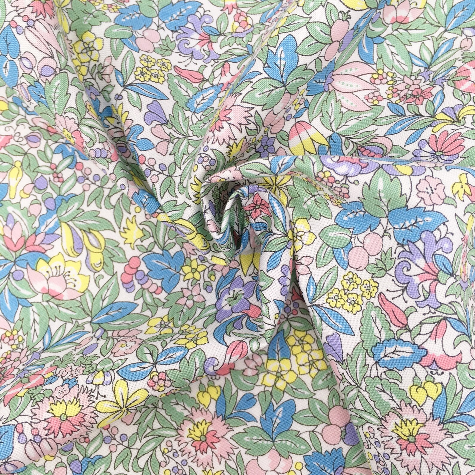 Tissu LIBERTY OF LONDON 'Hyde Floral, Winter Flower Show' - Imprimé Floral Pour Couture, Neuf