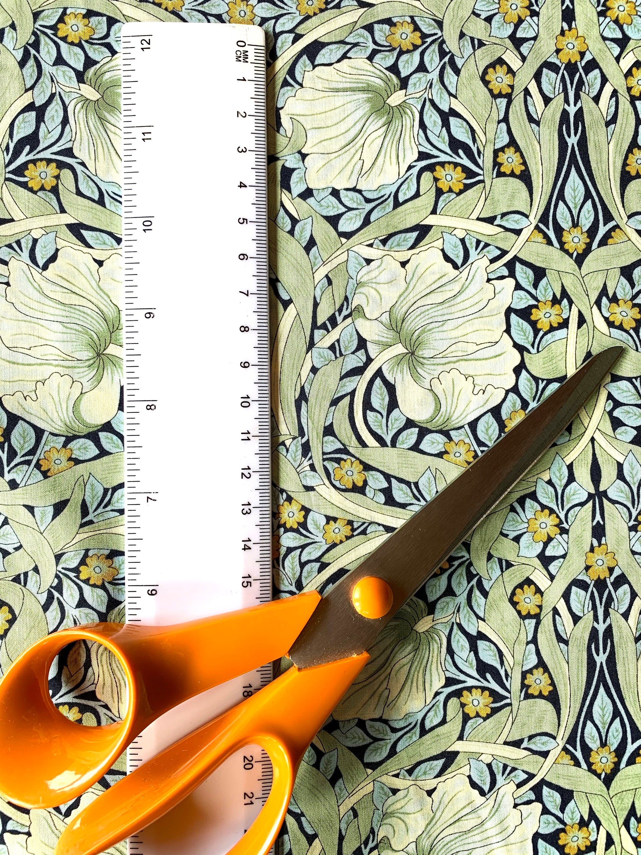 Tessuto William Morris Blu Navy - Stampa Floreale Con Uccellini - 3 Pezzi Da 0,5 M