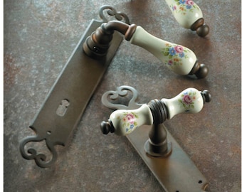 Paris - Schmiedeeisen u. Porzellan Türgriff Kollektion/ Wrought iron & porcelain door handle collection