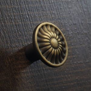 Daisy - Collection de boutons de tiroir/armoire en laiton de style classique