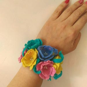 Turquoise florals cuff Felt cuffs Jeweiry bracelet Handmade Wool braclet Gift for women Felted braclet