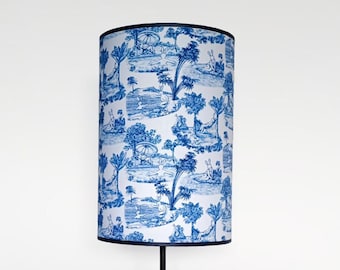 Abat-jour toile de Jouy diamètre. 20 cm – Idéal pour Lampadaires et Lampes à Poser, Décoration pour Salon et Chambre. Motifs Bleu