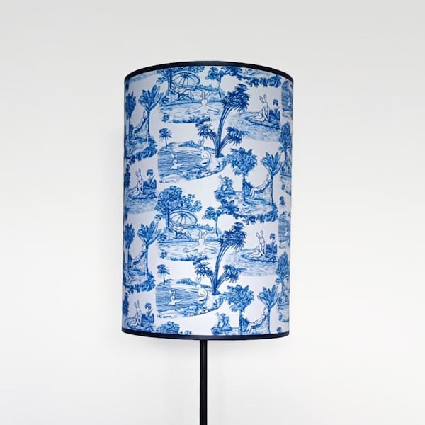 Abat-jour toile de Jouy diamètre. 20 cm – Idéal pour Lampadaires et Lampes à Poser, Décoration pour Salon et Chambre. Motifs Bleu