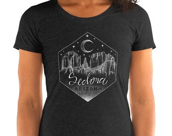 T-shirt da donna Sedona Stipple Art - camicia sedona - puntinismo - arte sedona - arte stipple - camicia yoga - camicia da trekking - camicia all'aperto