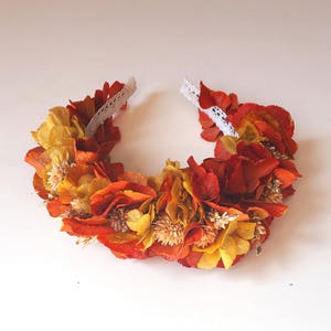 Stirnband / Kopfschmuck der erhaltenen Blumen Orange Töne DANIELA - orangefarbene Blume Krone - Boho Kopfstück