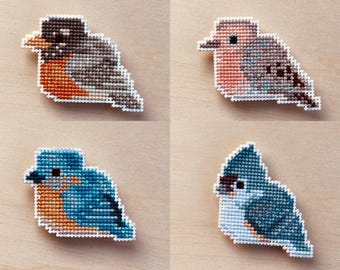Kruissteekpatroon vogel: rouwduif, kuifmees, roodborstje, sialia