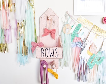 Personalized Headband & Bow Holder: Distressed Wood Accessory Organizer