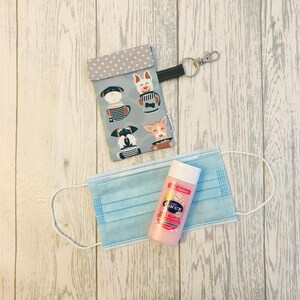 Graue Latte Hunde Handyklammer auf Beutel für Hund Walking oder Hand Sanitiser