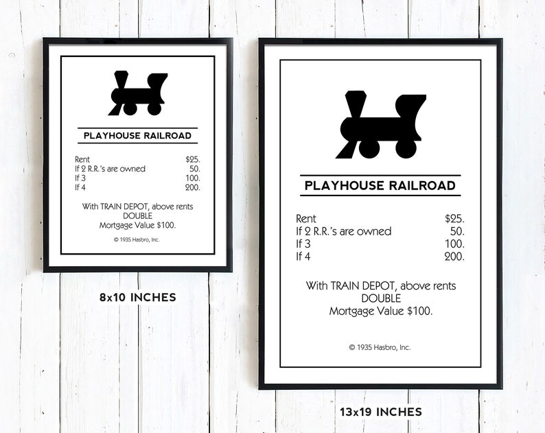 Puede incluir: Dos tarjetas de juego Monopoly imprimibles en blanco y negro para la propiedad Playhouse Railroad. Las tarjetas presentan una ilustraci&oacute;n de tren negro y el texto "Playhouse Railroad". Las tarjetas incluyen el alquiler, el valor de la hipoteca y las reglas de la propiedad.