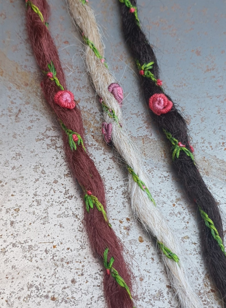 Ein von MiJoMade gestickter Dread Embroidread Bild 2