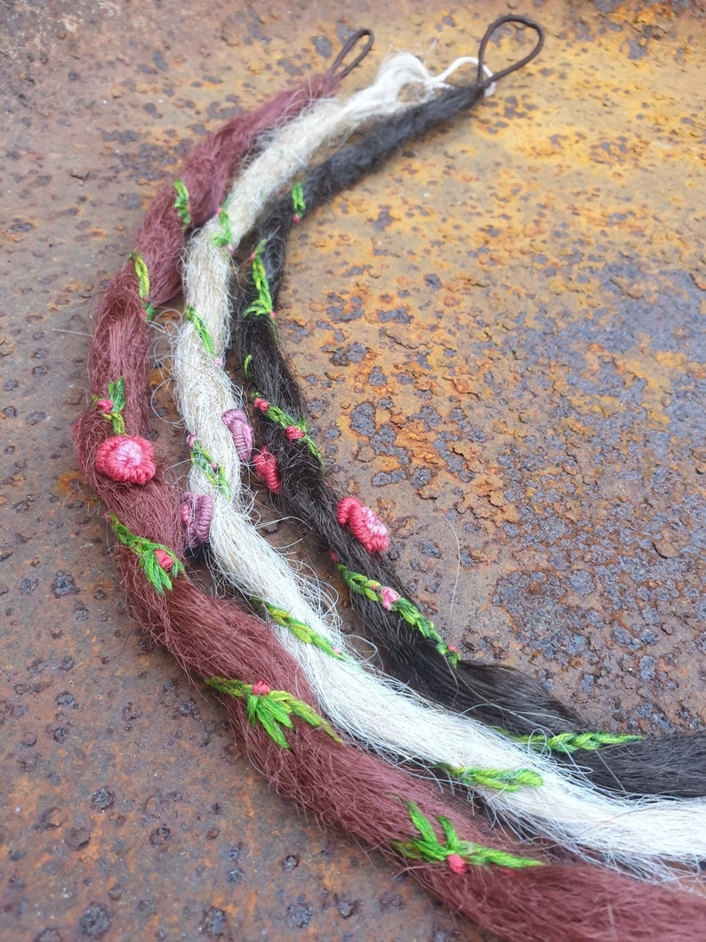 Ein von MiJoMade gestickter Dread Embroidread Bild 5