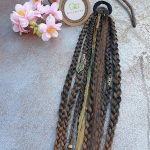 MiJoMade ponytail with lots of braids