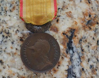 Bronze Art Nouveau Art Medal of Helmeted Marianne From the Society For the Encouragement of Devotion to Service