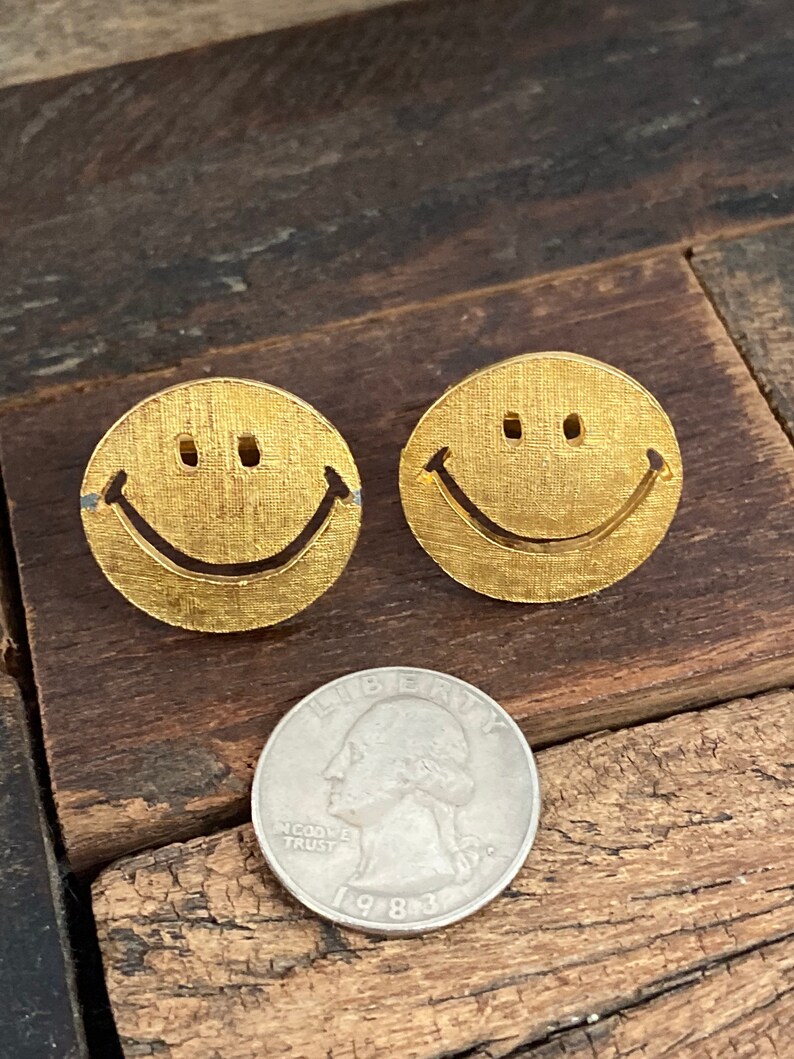Vintage gold tone 1970\u2019s smiley face cufflinks