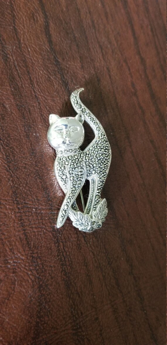 Vintage Sterling Silver and Marcasite Cat Brooch,… - image 3
