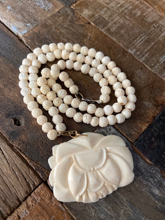 Beautiful vintage cream colored carved bone rose … - image 6