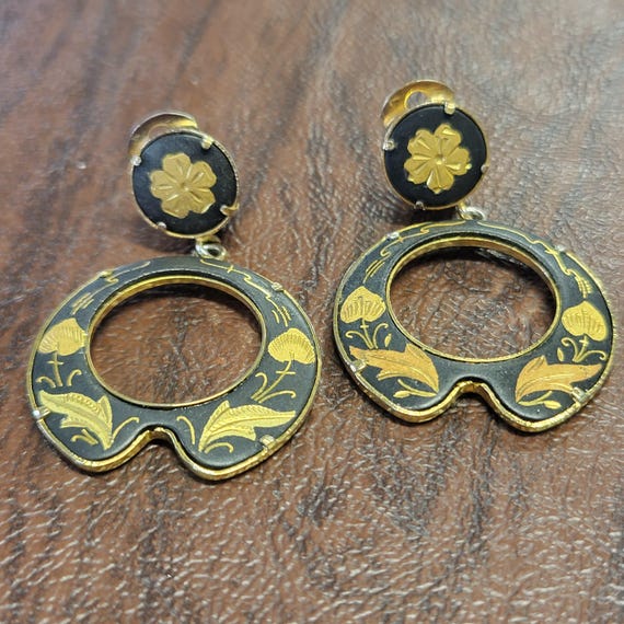 Vintage Damascene Circle Drop Clip-On Earrings, Black and Gold Floral Design, Damascene Clip Earrings, Dangle Earrings View 4