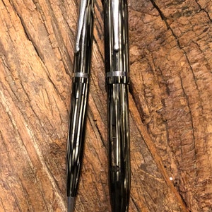 Vintage mother of pearl striated torpedo Sheaffer 500 fountain pen and matching mechanical 400 pencil
