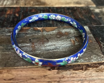 Beautiful vintage Asian cloisonne enamel bangle bracelet with floral design inside and out