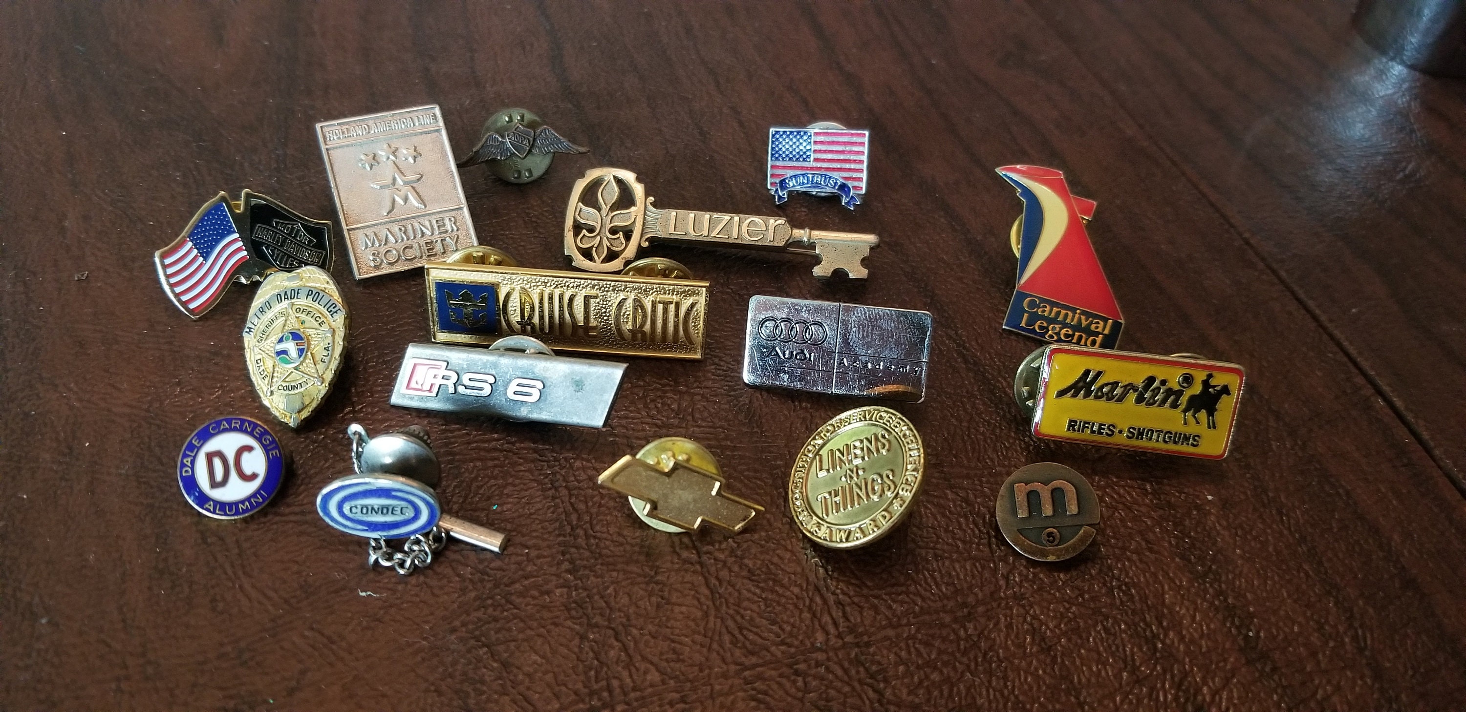 Pin's Concessionnaire Moto/Auto Doré - Émail, Rare, Vintage Biker