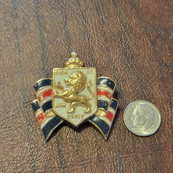 Vintage World War II Accessocraft United Kingdom Brooch, dieu Et 