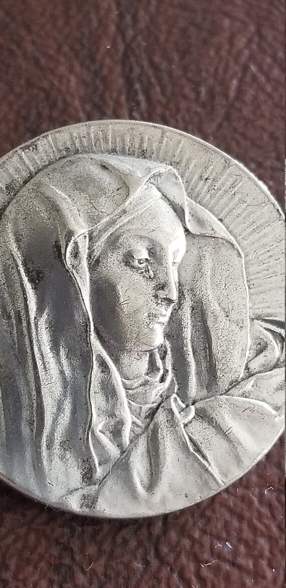 Beautiful, Vintage Our Lady of Sorrows Brooch, So… - image 6