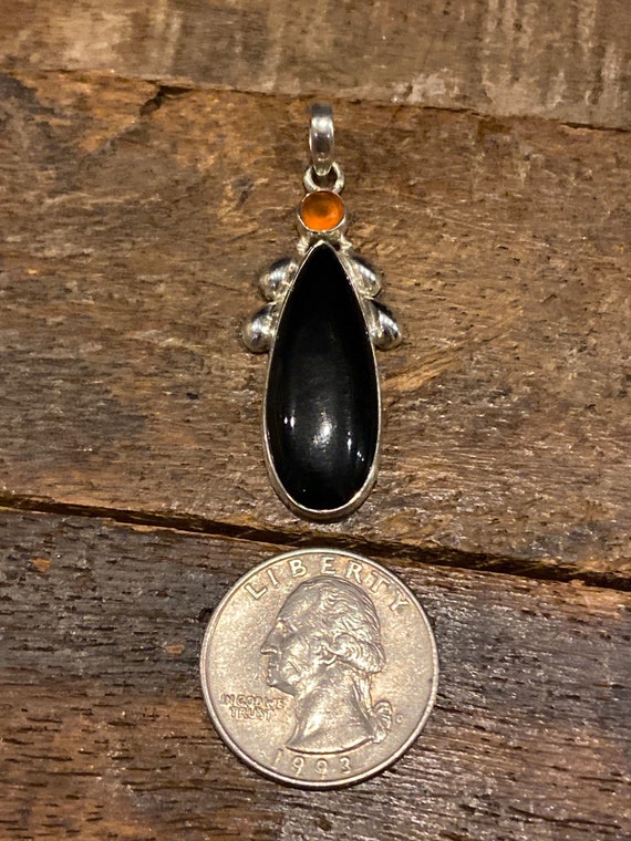 Vintage 925 silver and onyx slim teardrop pendant - image 2