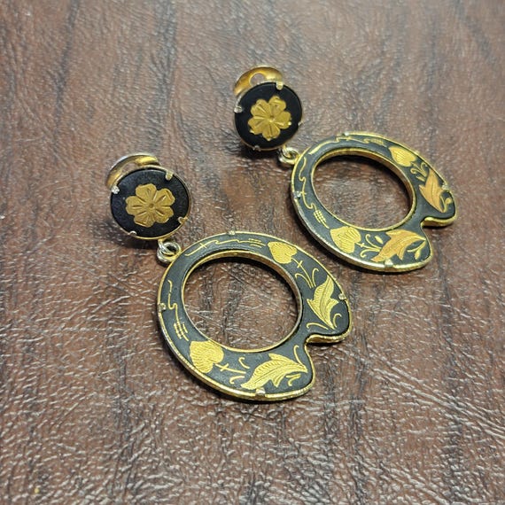 Vintage Damascene Circle Drop Clip-On Earrings, Black and Gold Floral Design, Damascene Clip Earrings, Dangle Earrings View 6
