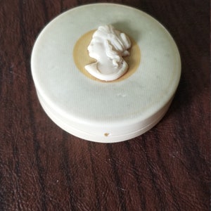 Vintage Celluloid Powder Compact with Cameo, Collectible Compact