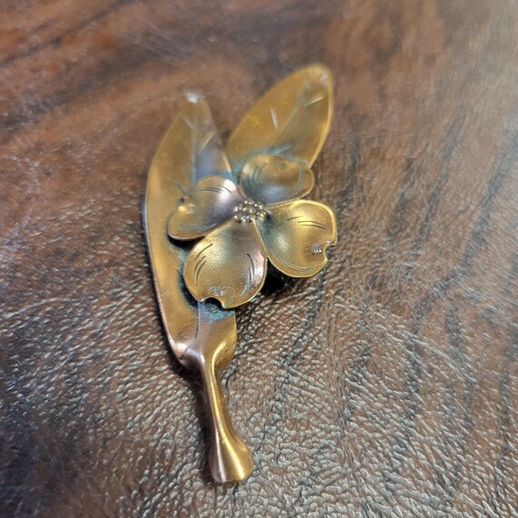 Vintage Stuart Nye Copper Dogwood Brooch, Handcrafted Copper Dogwood Brooch, Signed Nye Dogwood Blossom and Leaves Brooch View 6