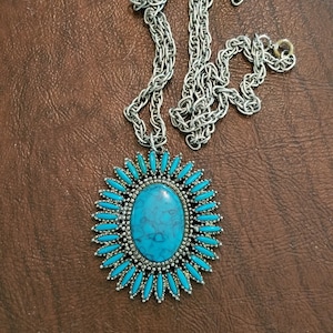 Vintage Southwestern Faux Turquoise Necklace, Copy of Zuni Needlepoint Style, Vintage Costume Jewelry Necklace