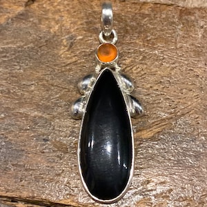 Vintage 925 silver and onyx slim teardrop pendant