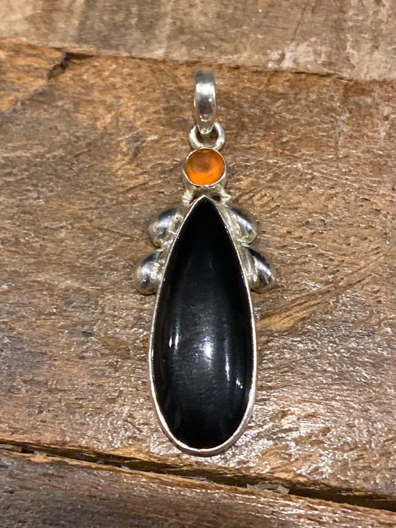 Vintage 925 silver and onyx slim teardrop pendant - image 1