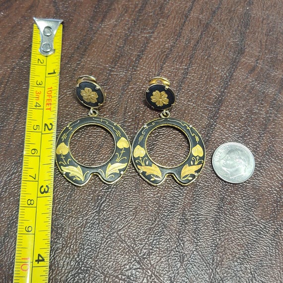 Vintage Damascene Circle Drop Clip-On Earrings, Black and Gold Floral Design, Damascene Clip Earrings, Dangle Earrings View 2