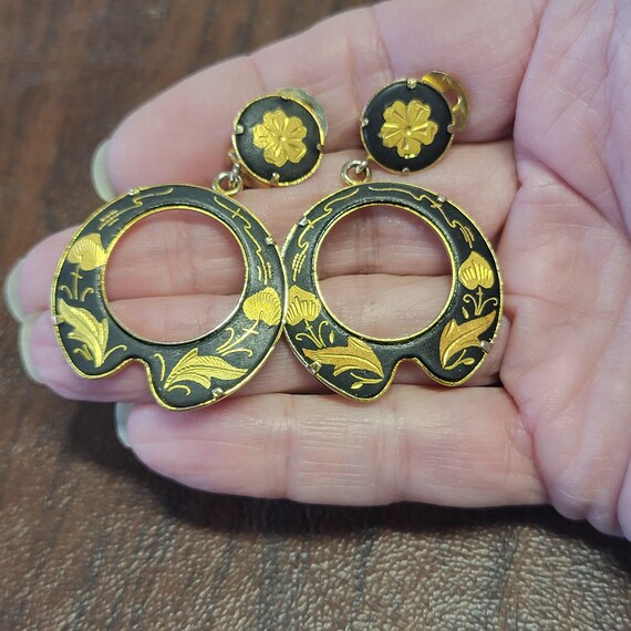 Vintage Damascene Circle Drop Clip-On Earrings, Black and Gold Floral Design, Damascene Clip Earrings, Dangle Earrings View 3