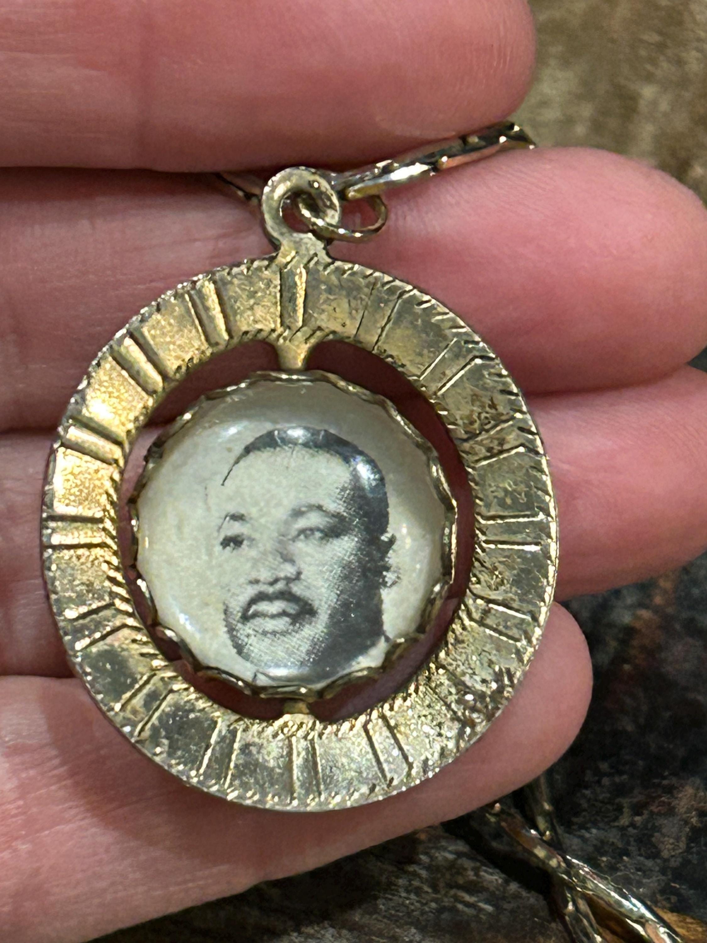 ヴィンテージ 60s Martin Luther King Jr チャーム Vintage 1960's MLK Martin Luther King Spinning Bubble Pendant on