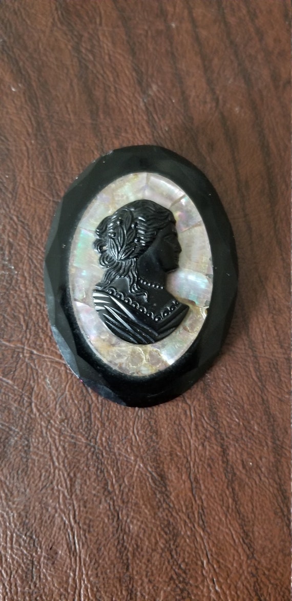 Wonderful, Unique Cameo Brooch w/ Old Clasp, Facet