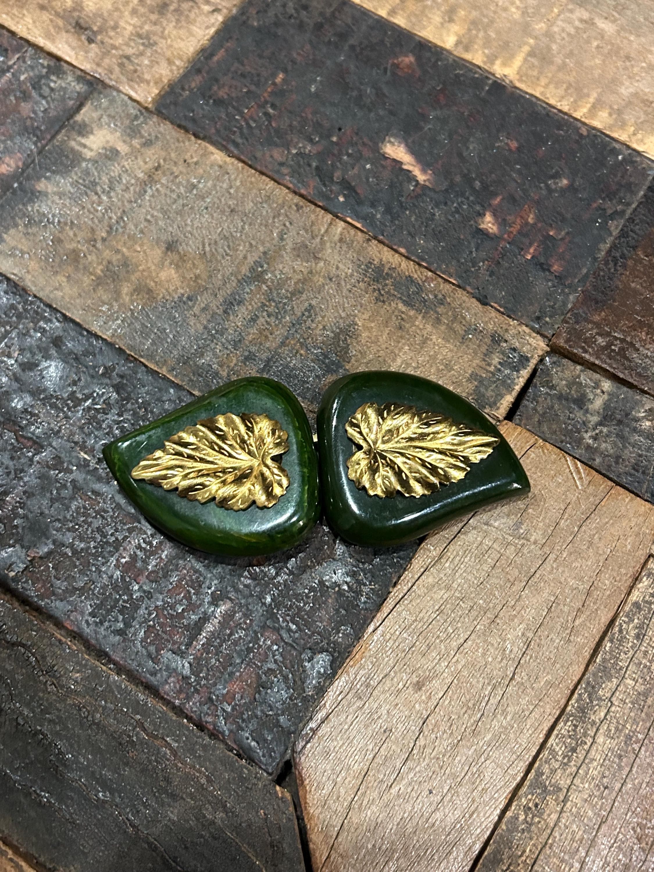 Buckle Accent, Clasp, Vintage Green Bakelite, unique, 2.5\