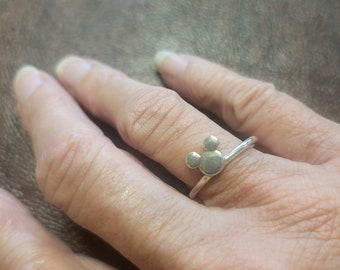 Licensed Disney Sterling Silver Mickey Mouse Ring by Pandora, Size 6.75 Thin Band Ring with Mickey’s Head, Disney Souvenir Ring