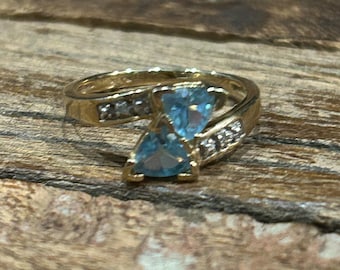 10k yellow gold statement ring with 2 triangular blue stones possibly aquamarine and 2 tiny diamonds? size 7
