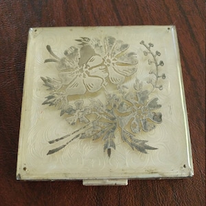 Vintage Rex Fifth Avenue Powder Compact, Silver-Tone With Etched Design, Lucite and Sterling Silver Deposit Top, Beautiful Floral Design