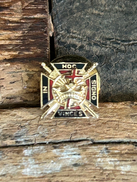 14k gold and enamel In Hoc Signo Vinces Masonic Kn
