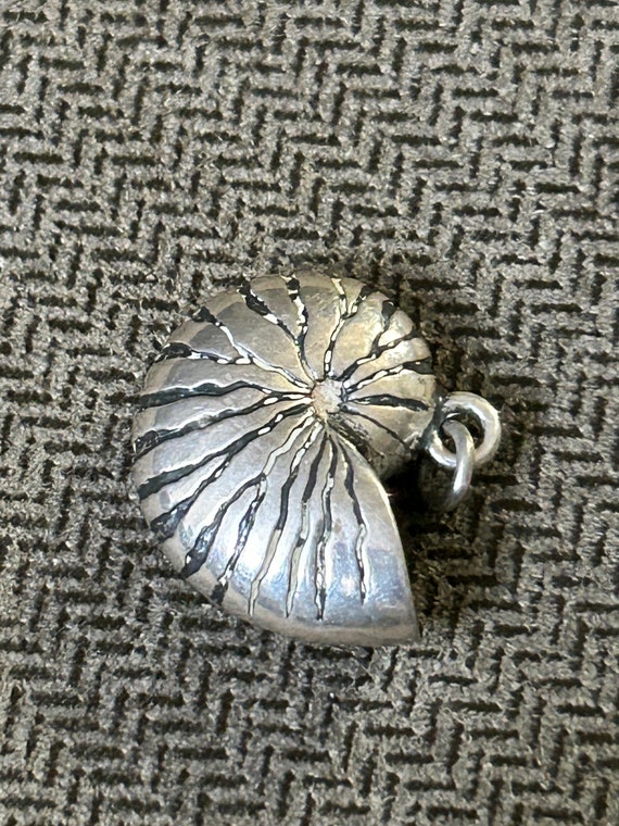 Beautiful Kabana sterling nautilus shell charm/pen