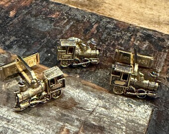 Sarah Cov (Coventry) vintage  gold tone train cufflinks and tie pin