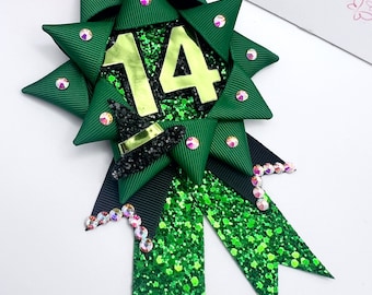 Wicked Birthday Rosette Badge: Green Glitter Party Prop