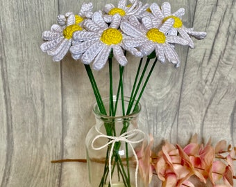 Crochet oxeye daisy flower