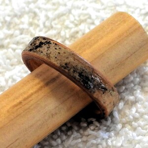 Quebec white birch bark ring. Wooden ring. Ideal gift for nature lovers.